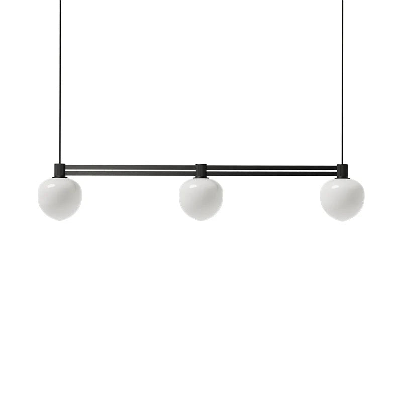 Taklampe av Gamfratesi for Lyfa i sort med opalglass