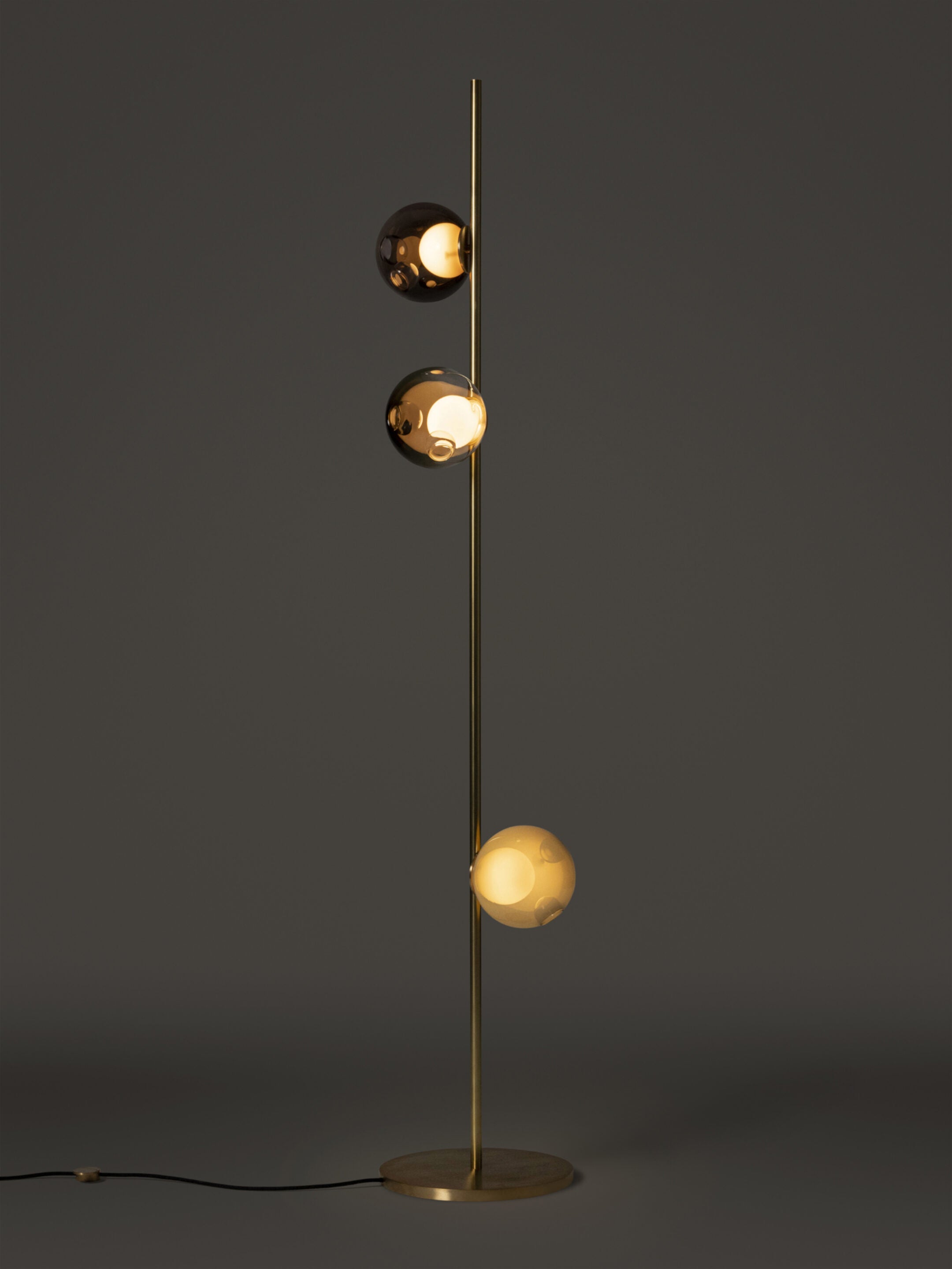 28.3 Gulvlampe Høy