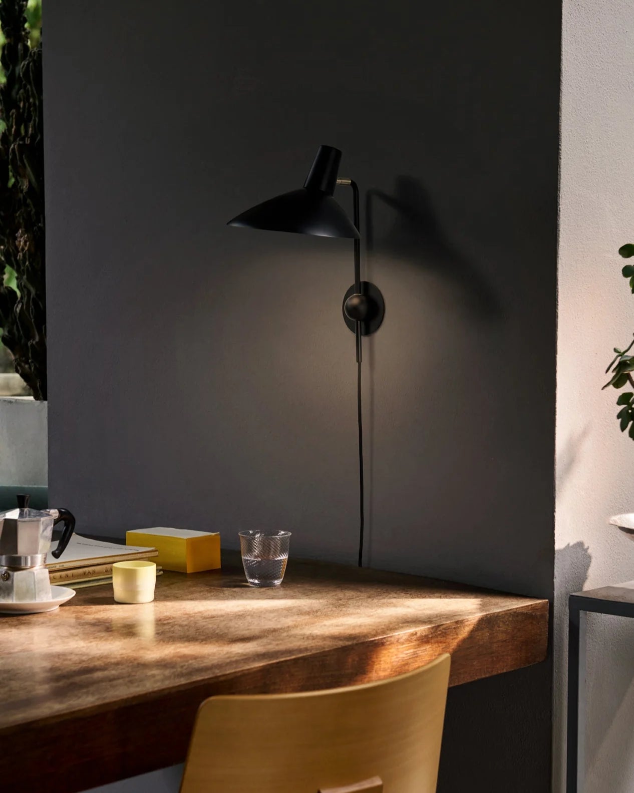 Tripod HM12 Vegglampe