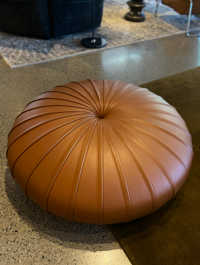Esedra Ottoman - Utstillingsmodell