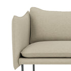 Tiki Sofa fra Fogia, designet av Andreas Engesvik, vist i beige tekstil med elegante metallben.