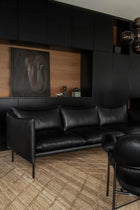 Tiki Sofa fra Fogia i Sort skinn fra Elmo hos Expo Nova Oslo