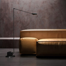 Gulvlampe sort fra Lumina 