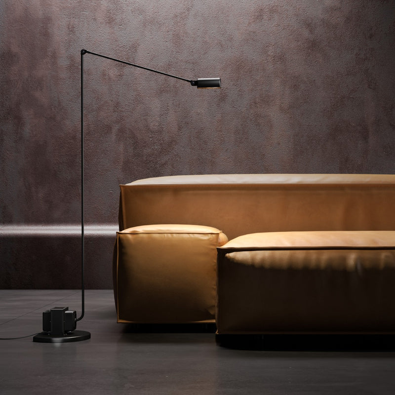 Gulvlampe sort fra Lumina 