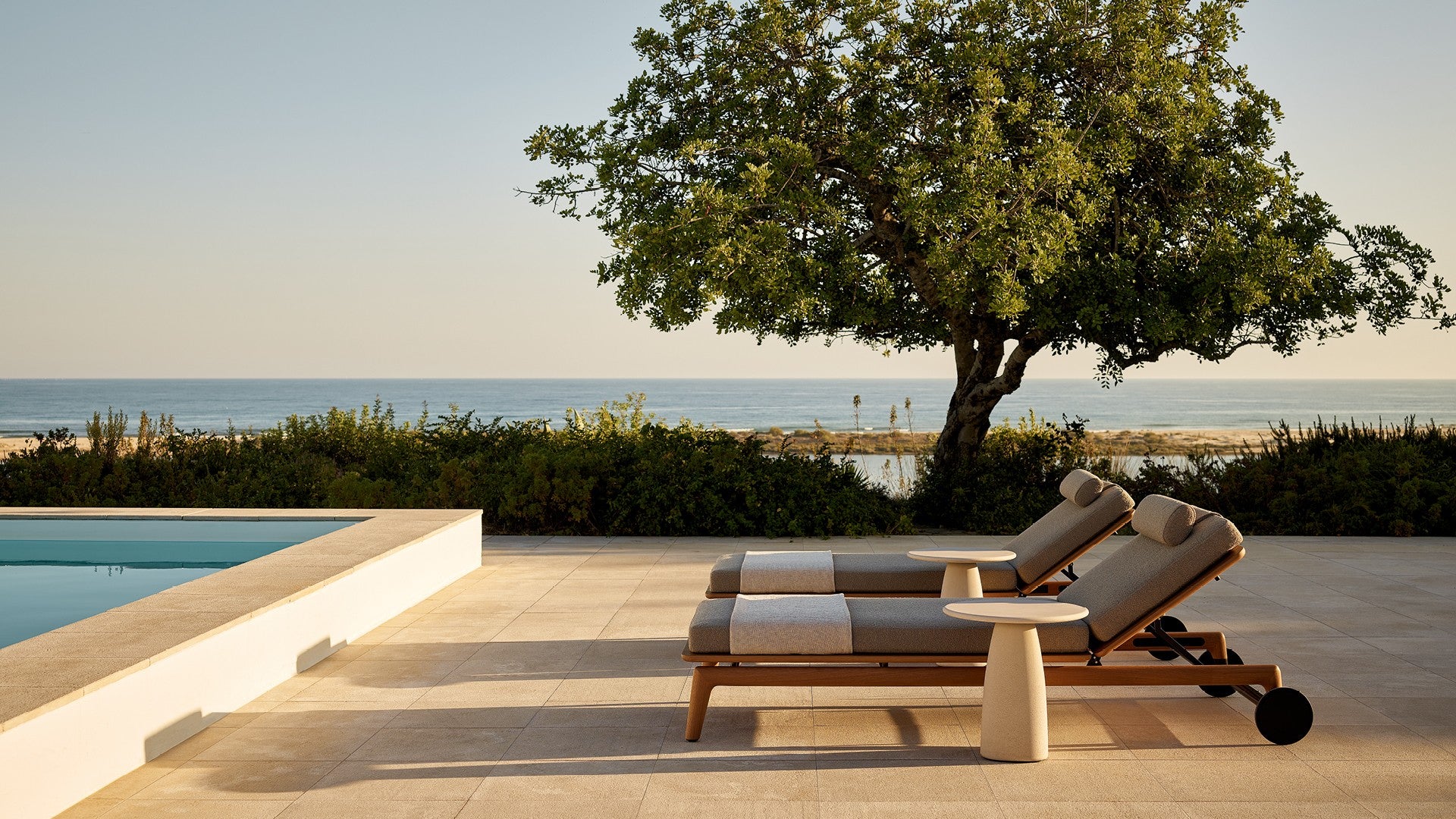 Strata Outdoor Sidebord